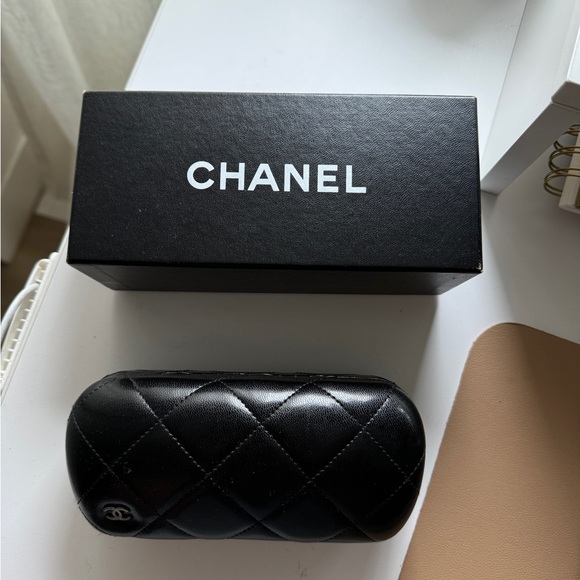 Chanel Aviator Brown Sunglasses - Picture 4 of 5